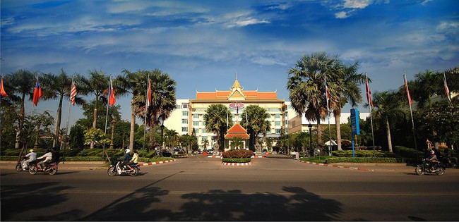 Cận cảnh khách sạn 4 sao của U22 Việt Nam tại SEA Games 32, gợi nhớ ký ức vô địch Đông Nam Á - Ảnh 1.