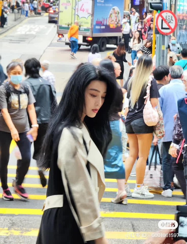 Thêm ảnh Phạm Băng Băng tại Hong Kong (Trung Quốc): Không góc chết, đẹp bất chấp gió thổi tóc rối bời - Ảnh 5.