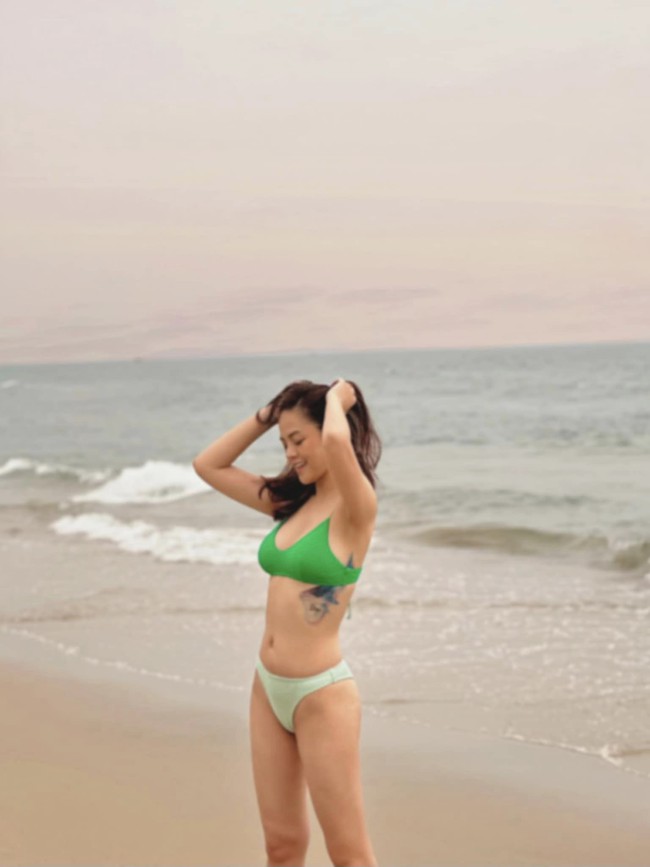 Thu Quỳnh khoe dáng trong loạt ảnh bikini, để lộ hình xăm lớn - Ảnh 6.