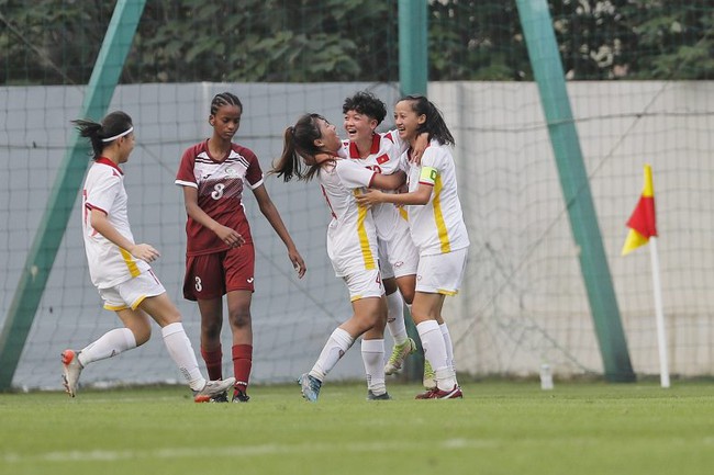 Vòng loại giải U17 nữ châu Á 2024: U17 nữ Việt Nam nắm lợi thế lớn  - Ảnh 1.