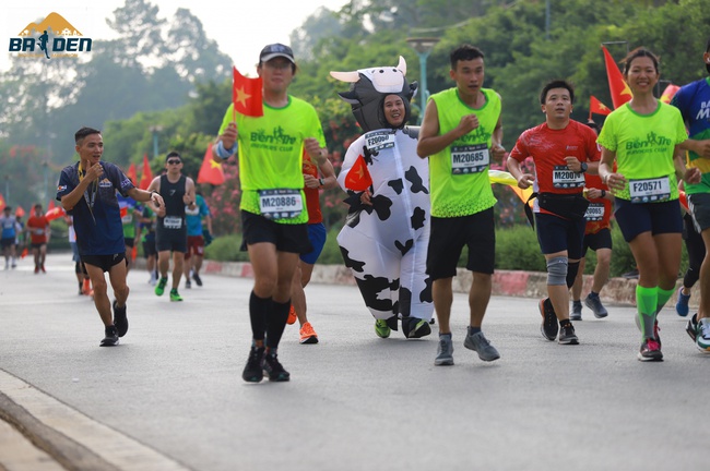 Ngắm các runner nhí đáng yêu trên đường chạy Baden Mountain Marathon 2023 - Ảnh 4.