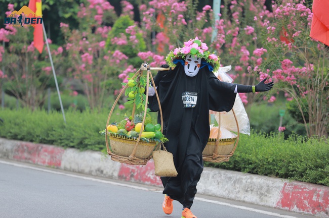 Ngắm các runner nhí đáng yêu trên đường chạy Baden Mountain Marathon 2023 - Ảnh 5.