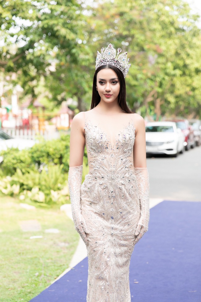Miss Universe Thailand nổi bần bật, Lâm Khánh Chi visual khác lạ cùng dàn mỹ nhân chuyển giới đổ bộ thảm đỏ  - Ảnh 7.