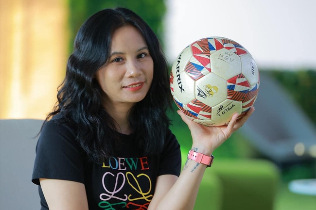 Văn Thị Thanh vừa hoàn tất khóa đào tạo HLV bóng đá chuyên nghiệp ngày 16/9
