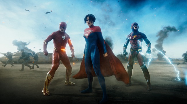 The Flash tung trailer mới, quy tụ 2 Batman, 2 Flash, thiếu vắng Superman nhưng đã có Supergirl thế chỗ - Ảnh 2.