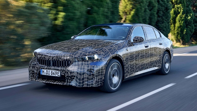BMW 5-Series đời mới, i5 sẽ ra mắt tháng 5 - Ảnh 2.