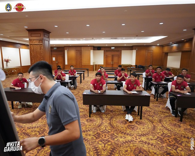 'Độc lạ' U22 Indonesia: Cầu thủ phải làm bài 'kiểm tra viết' trước ngày thi đấu SEA Games - Ảnh 1.