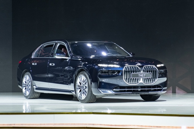 Ảnh thực tế BMW 7-Series - Ảnh 2.