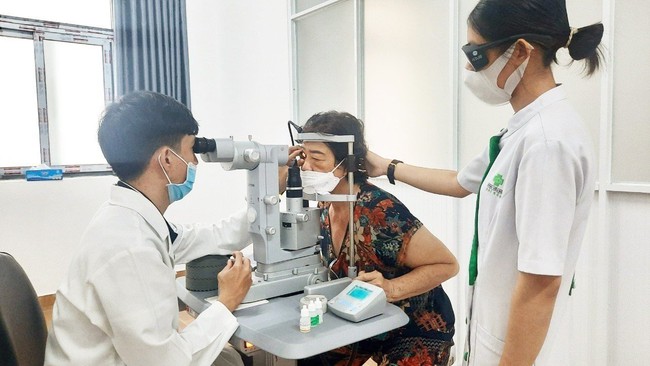 Điều trị đục bao sau thủy tinh thể hiệu quả bằng laser YAG - Ảnh 1.