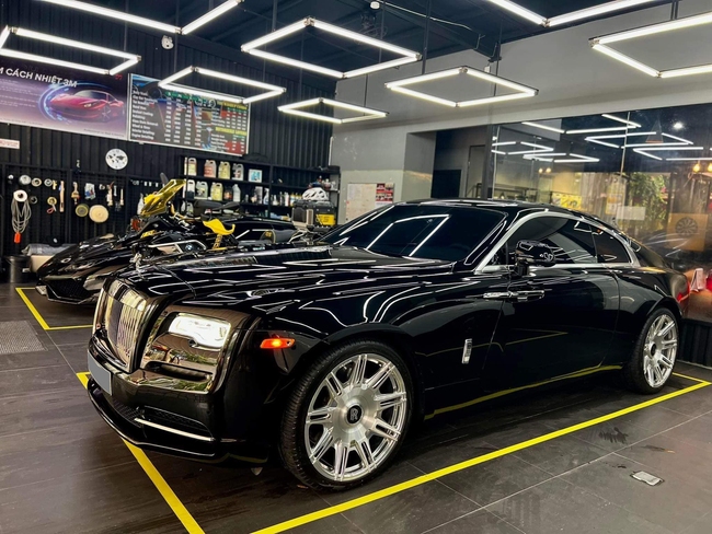 Rolls-Royce Wraith của Cường Đô La rao bán giá hơn 17 tỷ đồng: Gắn bộ mâm độ giá cả trăm triệu, 7 năm tuổi nhưng mới đi hơn 7.000km - Ảnh 2.