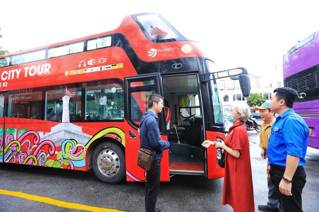 Tham quan Hà Nội miễn phí bằng xe buýt 2 tầng - Ảnh 3.