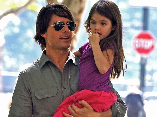 Suri Cruise ở tuổi 17: Tuổi thơ được mẹ nuôi dưỡng trong sự hạnh phúc dù vắng bóng cha, sở hữu vóc dáng nổi bật nhờ thói quen mẹ định hướng từ bé - Ảnh 3.