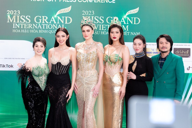 Thùy Tiên gợi cảm hết nấc 'chặt chém' Hoa hậu đẹp nhất thế giới, Phương Nhi và dàn hậu hở bạo không ai thua ai trên thảm đỏ - Ảnh 6.