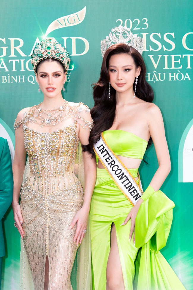 Thùy Tiên gợi cảm hết nấc 'chặt chém' Hoa hậu đẹp nhất thế giới, Phương Nhi và dàn hậu hở bạo không ai thua ai trên thảm đỏ - Ảnh 9.