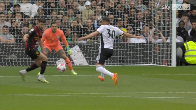 Haaland hóa kỷ lục gia, Alvarez ghi siêu phẩm, Man City hạ Fulham để chiếm lấy ngôi đầu BXH Ngoại hạng Anh - Ảnh 2.
