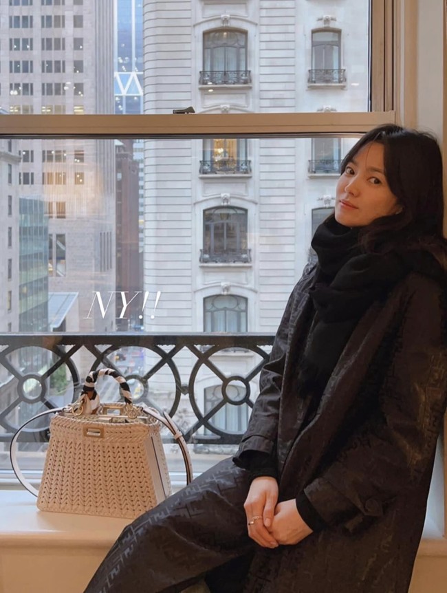 Song Hye Kyo khoe mặt mộc sương sương ở New York sau loạt khoảnh khắc “viral” ở Baeksang 2023 - Ảnh 2.