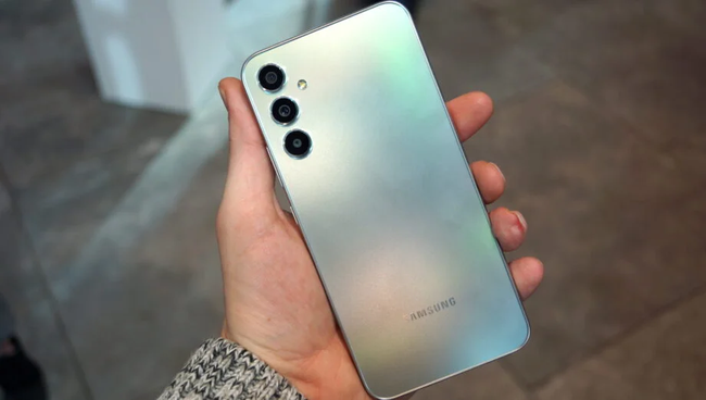 Đây là chiếc điện thoại vừa ra mắt của Samsung có thể khiến những mẫu máy khác của hãng &quot;ế hàng loạt&quot;: Galaxy S23 Ultra cũng không sánh bằng? - Ảnh 2.