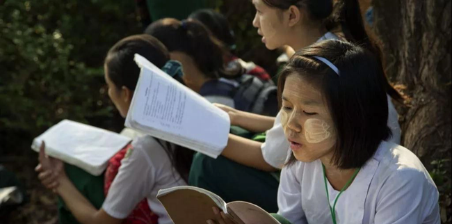 &quot;Địa ngục thi cử&quot; thực sự ở Myanmar - Kỳ thi tuyển sinh đại học khắc nghiệt nhất với tỷ lệ đỗ thấp nhất! - Ảnh 1.