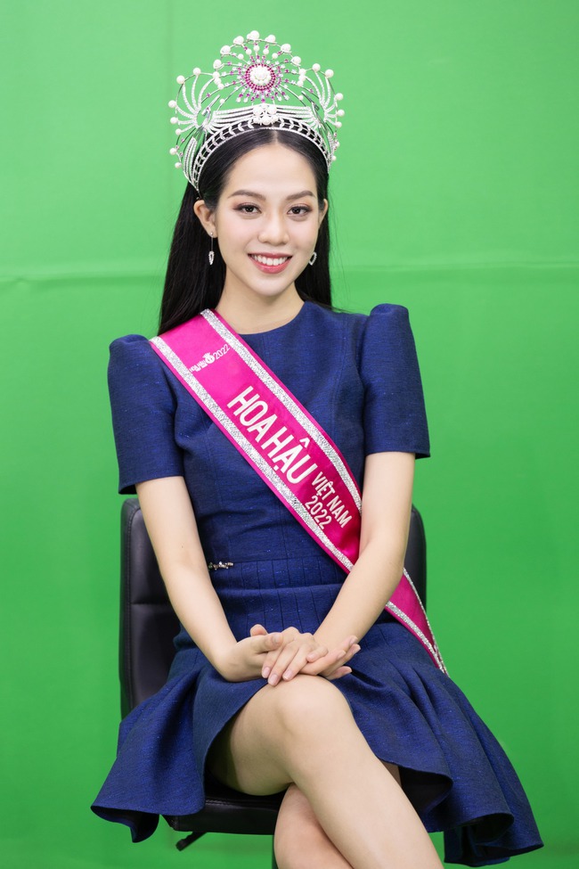 Hoa hậu Thanh Thủy thay đổi cả 'ngoại hình' và 'tính cách' hậu 'dao kéo' - Ảnh 3.