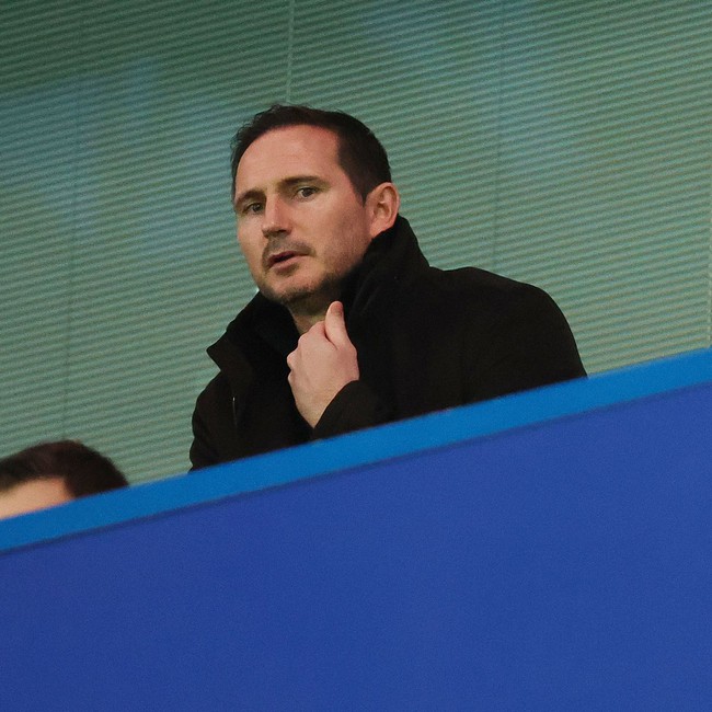 Lampard bị ống kính máy quay bắt gặp dự khán trận hòa 0-0 giữa Chelsea và Liverpool