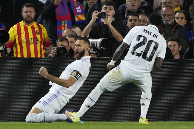Benzema lập hat-trick khiến Barcelona 'phơi áo' trước Real Madrid ngay trên sân Camp Nou - Ảnh 4.