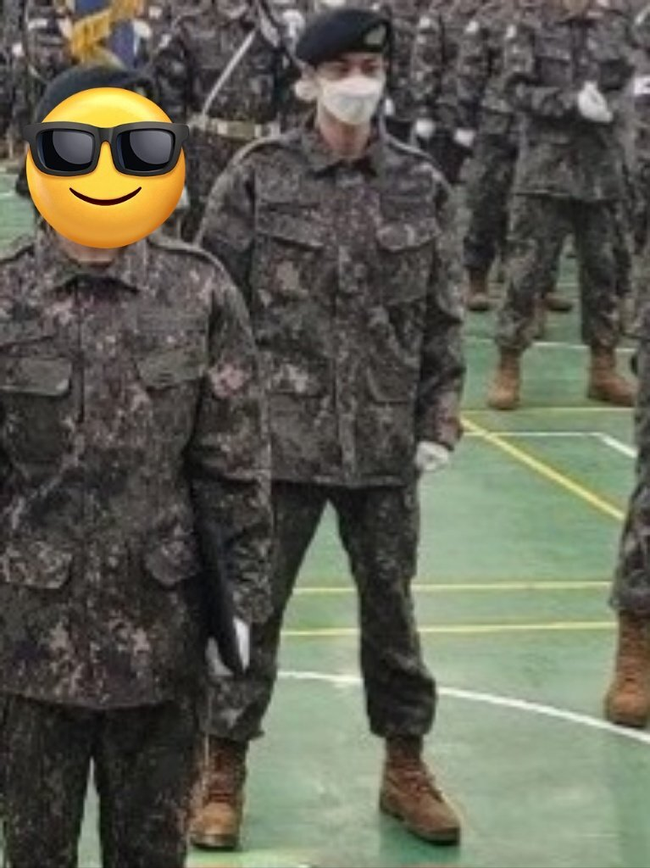 Jin BTS trong những bức ảnh mới nhất tại lễ tốt nghiệp huấn luyện quân sự  - Ảnh 2.