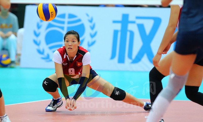 Ngọc Hoa là thành viên của đội tuyển bóng chuyền nữ Việt Nam từ 2003 khi mới 16 tuổi
