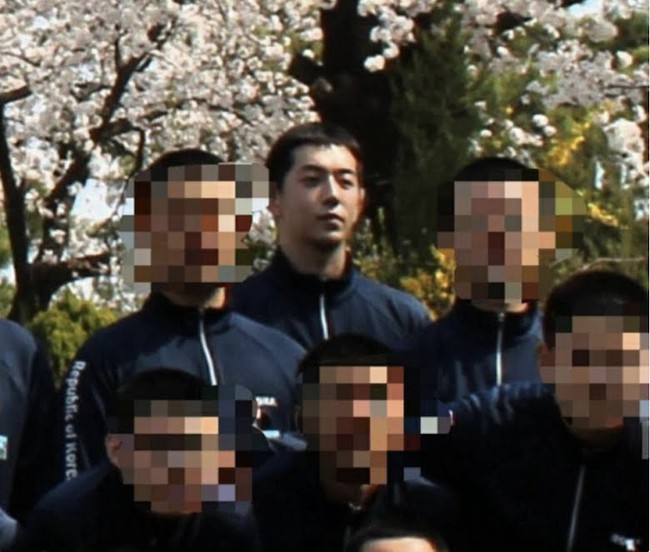 Hé lộ hình ảnh đầu tiên của Nam Joo Hyuk trong quân đội, Knet liền réo gọi về nghi vấn bạo lực học đường chưa ngã ngũ - Ảnh 2.