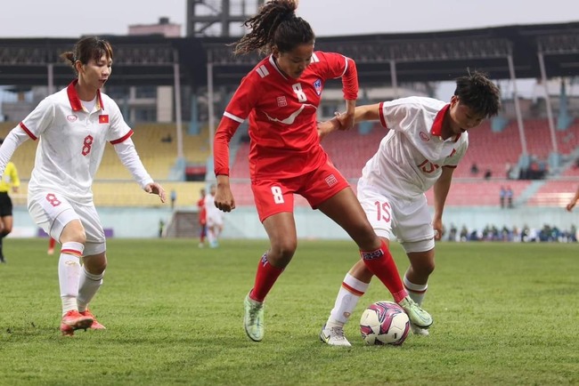 Huỳnh Như lập cú đúp, tuyển nữ Việt Nam 'chạm một tay' vào tấm vé đi tiếp sau cơn mưa bàn thắng - Ảnh 1.
