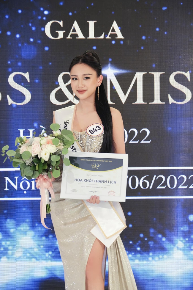 Bạn gái Hoa khôi Hà Nội ra sân cổ vũ tuyển thủ Việt Nam: Nhan sắc ngọt ngào, là mẫu ảnh có tiếng, MC VTV - Ảnh 2.
