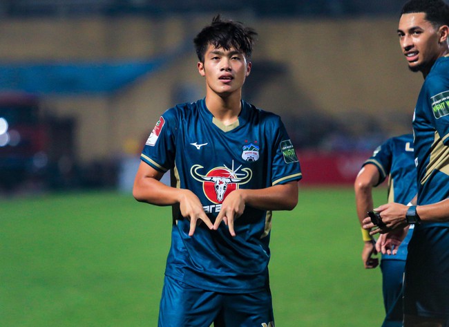 Sao trẻ U23 Việt Nam bật khóc khi ghi bàn đầu tiên ở V.League - Ảnh 6.