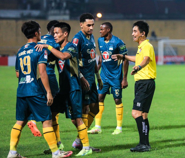 Sao trẻ U23 Việt Nam bật khóc khi ghi bàn đầu tiên ở V.League - Ảnh 5.