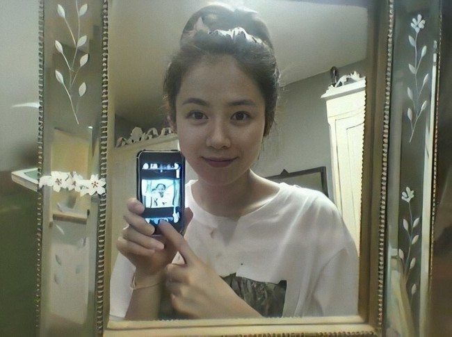 'Mirror selfie' xâm chiếm giới idol: Nayeon - Karina cũng phải chào thua trước visual chị đẹp hồi thiếu nữ - Ảnh 7.