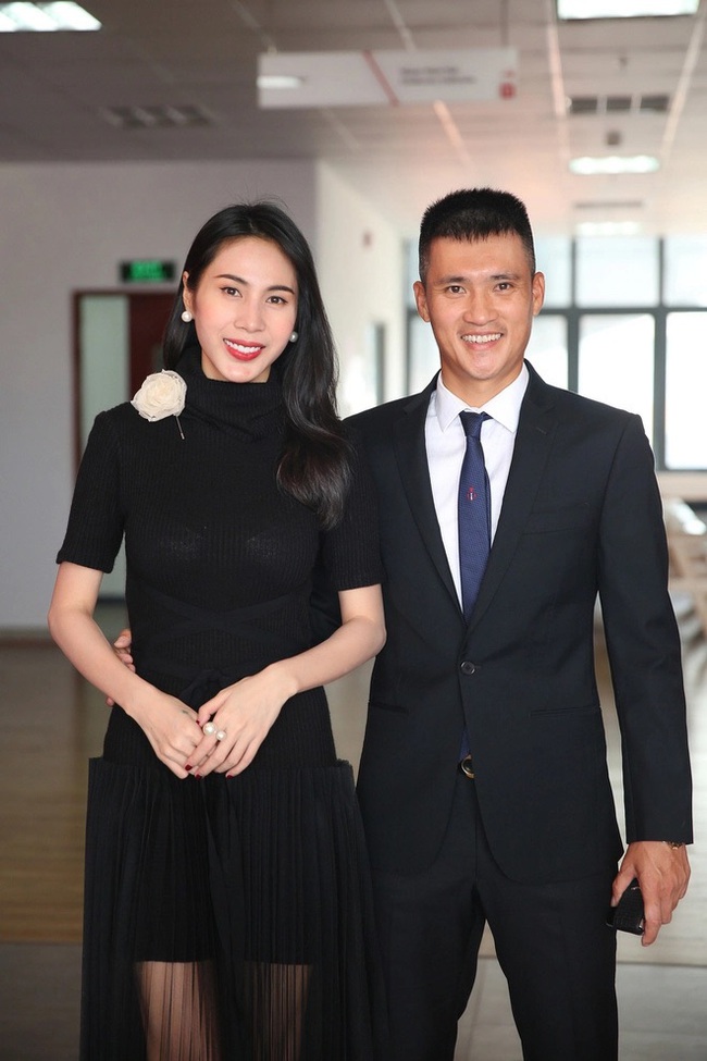 Vợ chồng ca sĩ Thuỷ Tiên yêu cầu bà Phương Hằng bồi thường hơn 45 tỉ đồng - Ảnh 1.