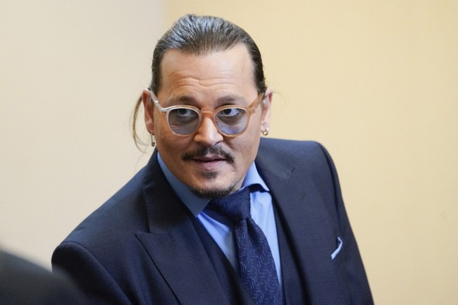 Johnny Depp trở lại trong tác phẩm mở màn cho LHP Cannes lần thứ 76 - Ảnh 1.