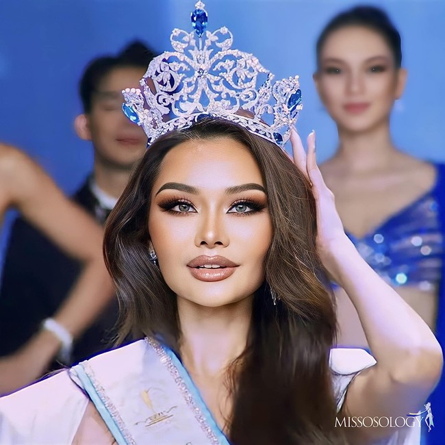 Dành cả thanh xuân đi thi sắc đẹp, mỹ nhân profile khủng này xuất sắc đăng quang Hoa hậu Siêu quốc gia Thái Lan 2023 và hiện đã có bạn gái - Ảnh 3.