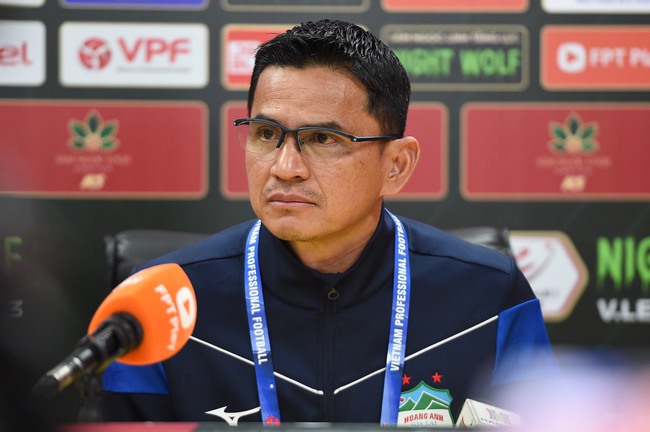 HLV Kiatisuk: ‘Tôi thay Quốc Việt vào sân để ủng hộ ông Troussier và đội U22 Việt Nam’ - Ảnh 3.