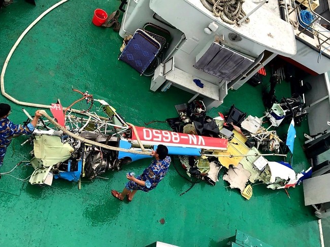 Vụ máy bay rơi trên biển: Quảng Ninh huy động lực lượng, phương tiện tìm kiếm nạn nhân cuối cùng - Ảnh 2.