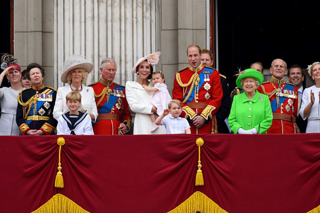 Mập mờ việc tham dự lễ đăng quang Vua Charles, gia đình Harry - Meghan vẫn bị “cấm” xuất hiện trên ban công cung điện? - Ảnh 1.