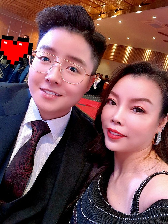 Vợ của “nam thần chuyển giới” Tú Lơ Khơ: Hơn chồng 21 tuổi, ngoài 50 tuổi làm thụ tinh trong ống nghiệm để sinh con - Ảnh 1.