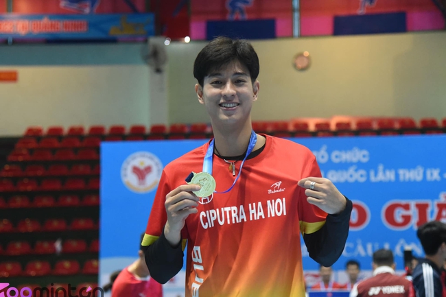 'Hoàng tử cầu lông Phạm Hồng Nam bất ngờ vắng mặt tại SEA Games 32, hé lộ chuyện kết hôn - Ảnh 2.