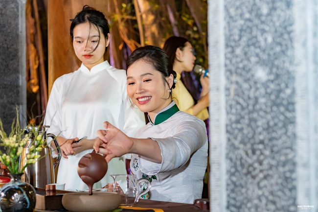 'Tiệc trà đêm trăng' trên Hồ Văn - Ảnh 5.
