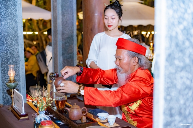 'Tiệc trà đêm trăng' trên Hồ Văn - Ảnh 2.