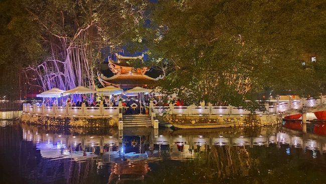 'Tiệc trà đêm trăng' trên Hồ Văn - Ảnh 1.