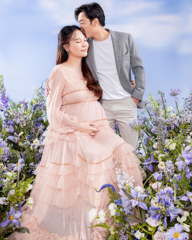 Mẹ bầu Đàm Thu Trang khoe ảnh xinh đẹp những tháng cuối thai kỳ, ngọt ngào nhất là cử chỉ của Cường Đô la  - Ảnh 2.