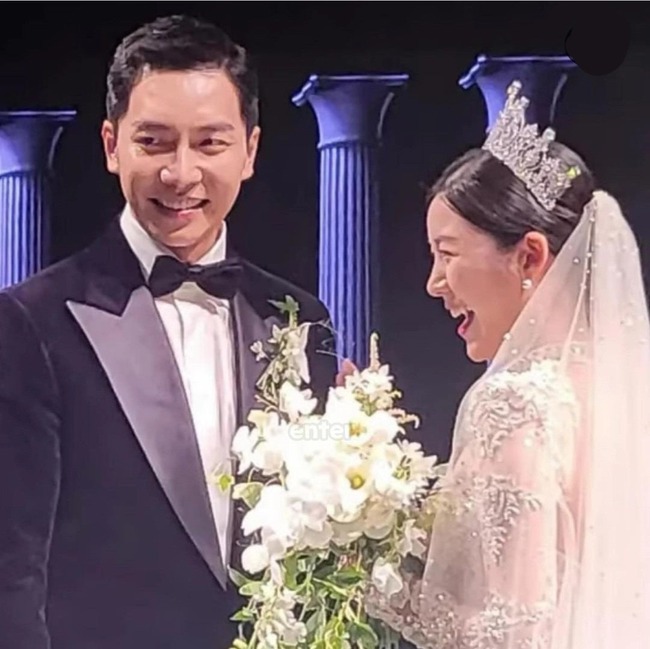 Cặp đôi “con ghẻ quốc dân” Lee Da Hae - Se7en tới muộn trong hôn lễ Lee Seung Gi đến mức không có hình chụp: Là tinh tế hay thiếu lịch sự? - Ảnh 3.