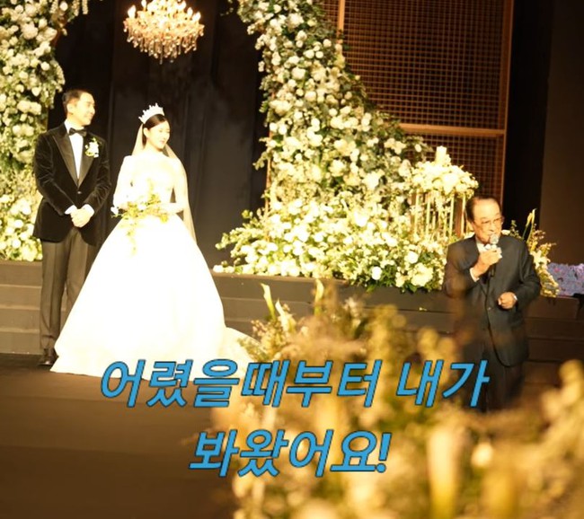 “Ông nội quốc dân” gặp sự cố khi phát biểu tại đám cưới Lee Seung Gi, nói gì mà khiến cô dâu chú rể toát mồ hôi hột thế này? - Ảnh 3.