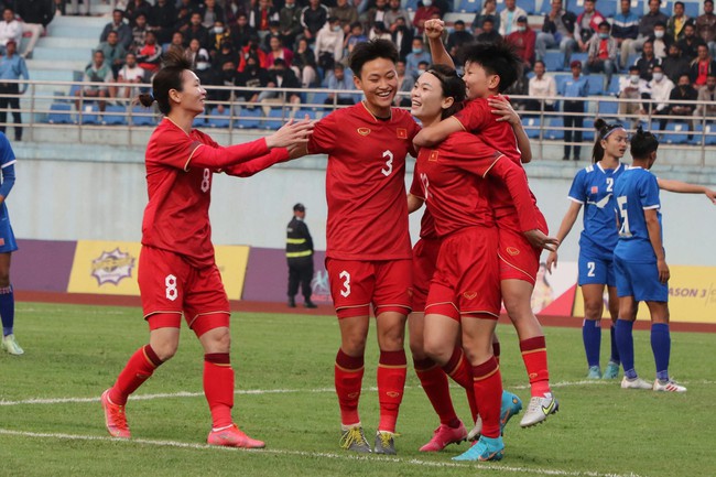 Ghi 7 bàn vào lưới Nepal, HLV Mai Đức Chung vẫn nói tuyển nữ Việt Nam học đối thủ - Ảnh 3.