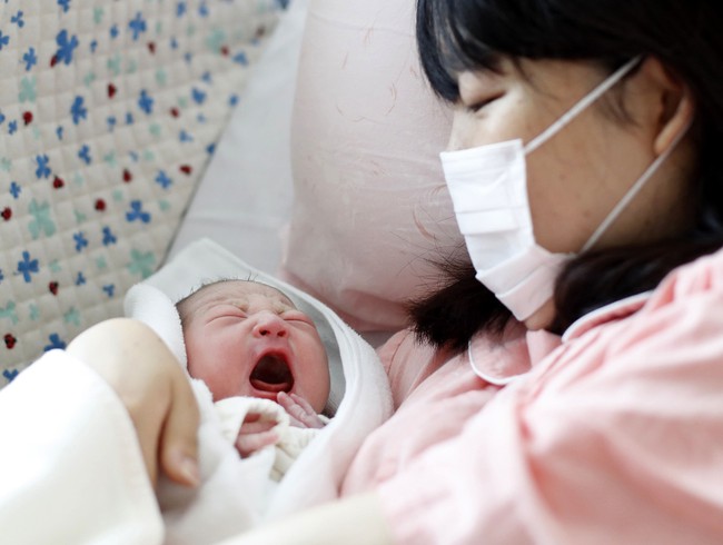 Người trẻ tại Nhật Bản ngại sinh con - Ảnh 1.