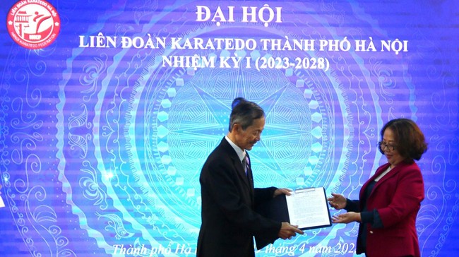 Tượng đài làng võ Việt Nam được bầu làm chủ tịch Liên đoàn Karatedo Hà Nội - Ảnh 1.